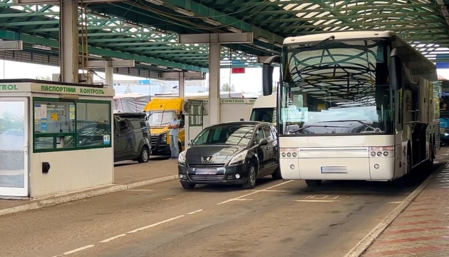 Частка перетинів кордону чоловіками суттєво не зросла, за добу відмовили у виїзді 28 особам - ДПСУ
