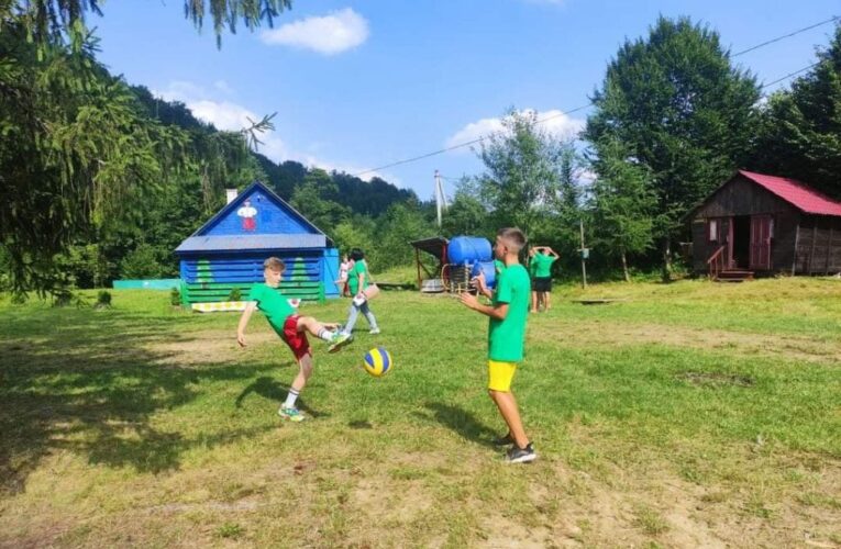 Дітей та молодь з Чернівців запрошують відпочити до наметового табору «Ойкос»