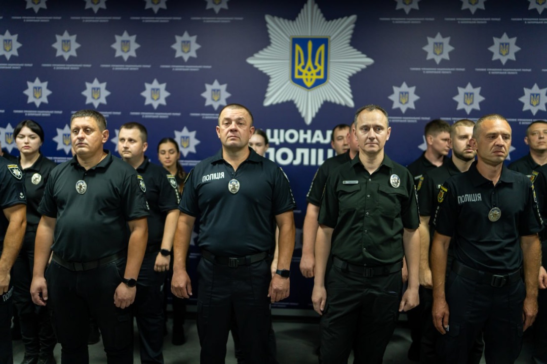 dlja ohoroni pravoporjadku zaporizka oda peredala policejskim 120 droniv 2439d58