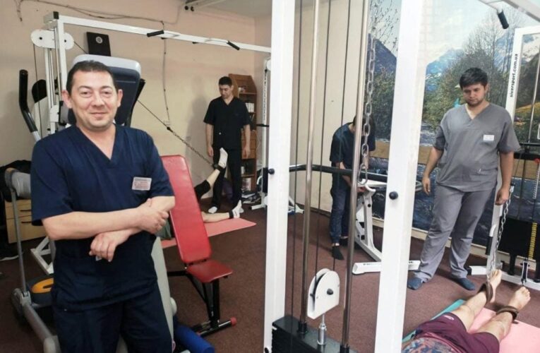 Допомагають відновитися із неврологічними та ортопедичними проблемами: в лікарні Чернівців працює реабілітаційне відділення