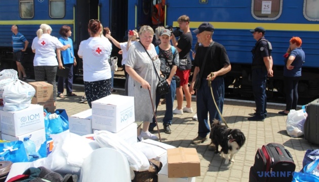 Евакуація з Донеччини: у липні заплановані чотири залізничні рейси на Волинь