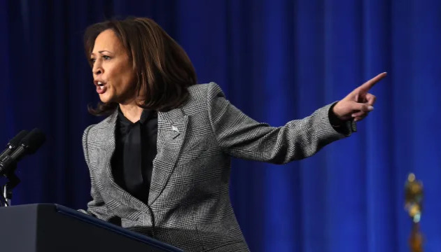 Гарріс відвідала виборчий штаб і розповіла, як атакуватиме Трампа