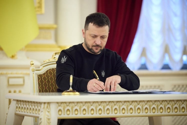 Генератори й акумулятори можна буде ввозити в Україну без мита і податків — президент Зеленський підписав закони