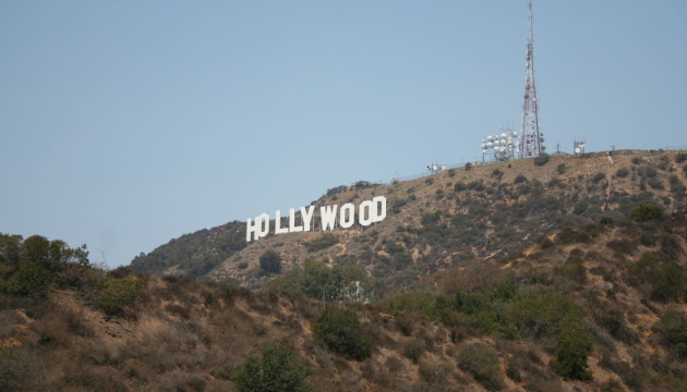 Голлівуд проти Байдена: Дедалі більше зірок закликають президента зійти з перегонів