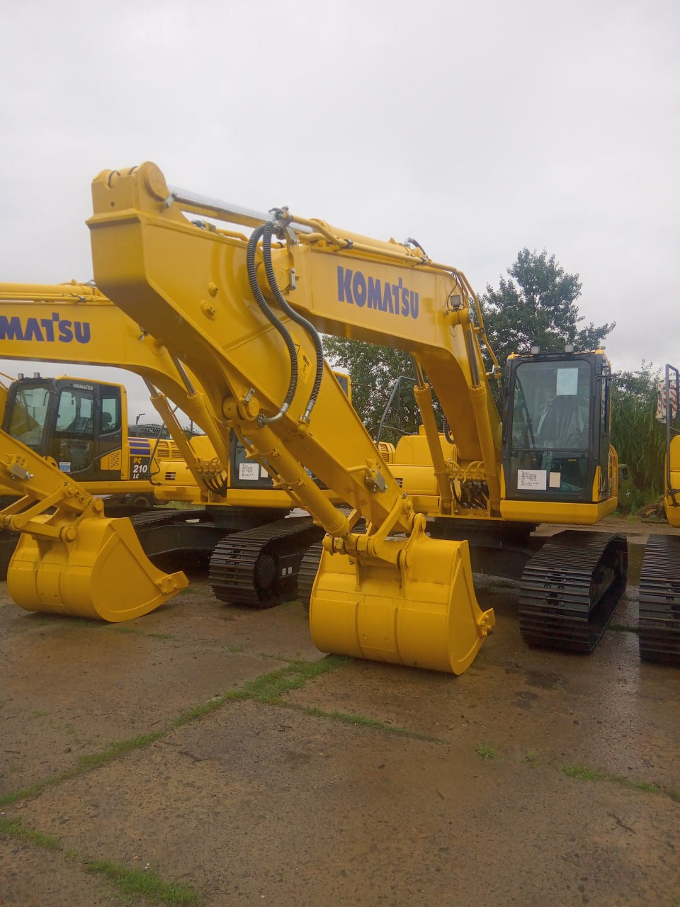 japonija peredala ukrayini novu partiju ekskavatoriv 4023de1