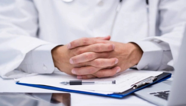 Кабмін затвердив перелік випадків, за яких медзаклади можуть брати плату за послуги