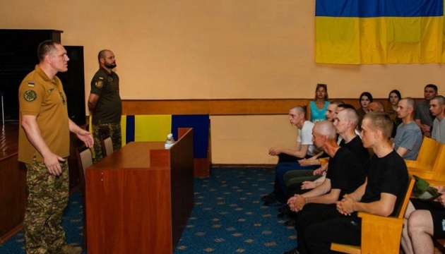 komanduvach nacgvardiyi vidvidav bijciv ngu jakih vdalosja povernuti z rosijskogo polonu e8779af