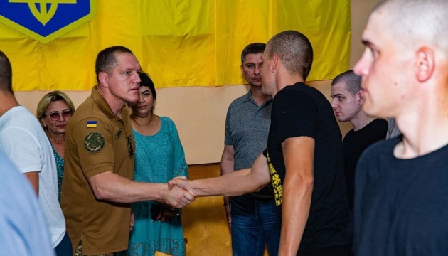 Командувач Нацгвардії відвідав бійців НГУ, яких вдалося повернути з російського полону