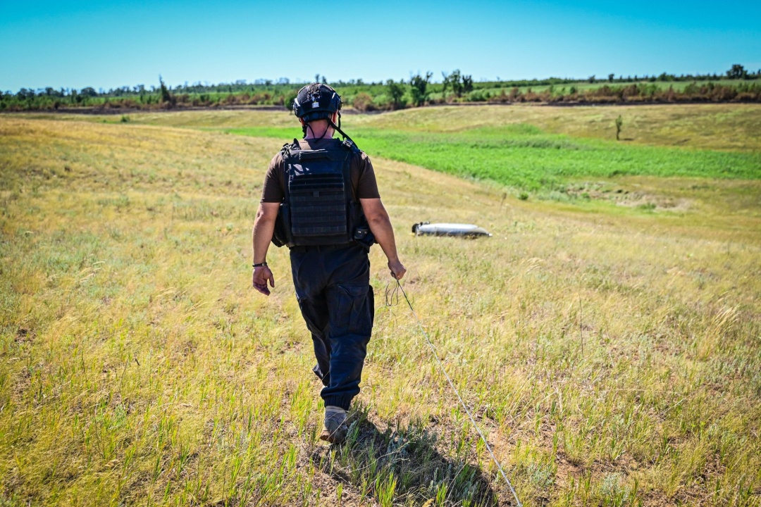 На Донеччині знешкодили нерозірвану російську авіабомбу, знайдену на полі 12 na donechchini zneshkodili nerozirvanu rosijsku aviabombu znajdenu na poli 2b3b9ac