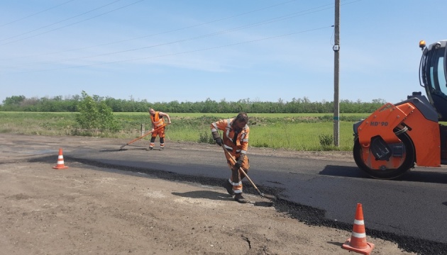 na harkivshhini remontujut 300 kilometriv prifrontovih dorig shhob pokrashhiti logistiku dlja vijskovih 8e20890