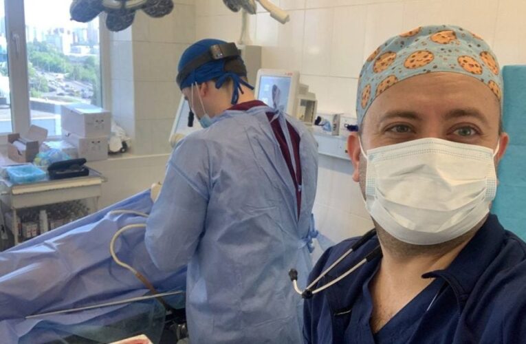 Оперували дитину під час удару по Охматдиту: медик із Буковини розповів, як пережив обстріл лікарні