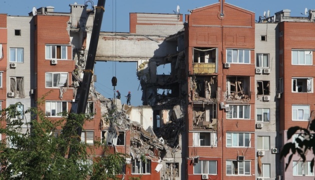 Під завалами будинку у Дніпрі знайшли тіло жінки: кількість загиблих зросла до двох