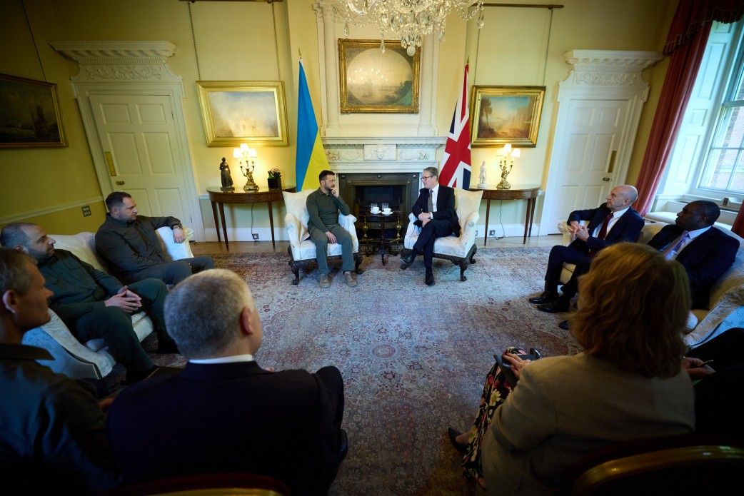 posilennja ukrayini v chornomu mori j na fronti pro shho domovilisja zelenskij ta starmer u londoni bbc14d4