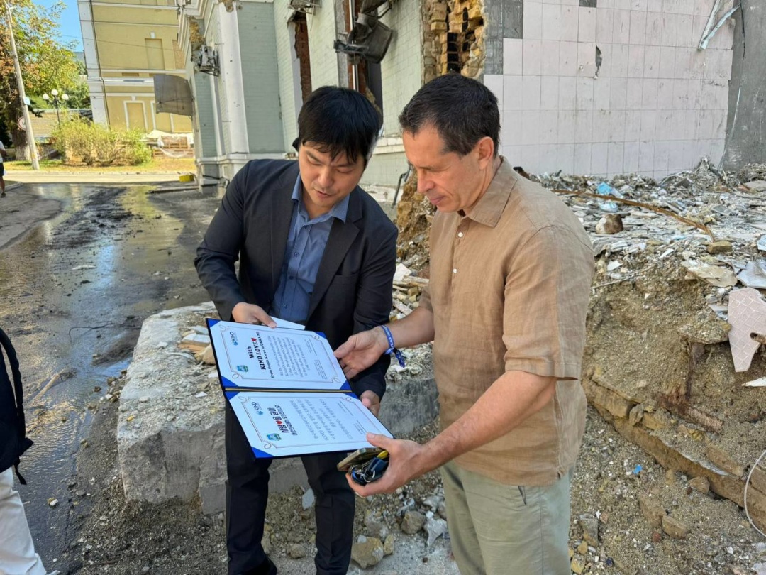 pracivniki kompaniyi z pivdennoyi koreyi zibrali groshi na vidbudovu ohmatditu 9bf5464