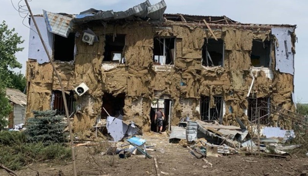Росіяни вдарили по центру села на Донеччині - загинула співробітниця сільради, 15 травмованих