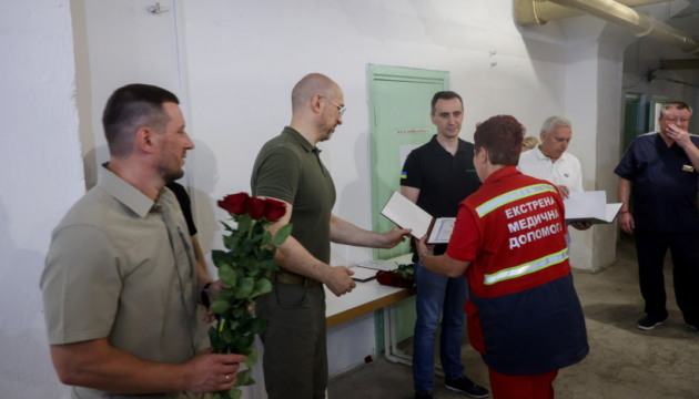 shmigal vidvidav na hersonshhini likarni jaki perebuvajut pid obstrilami b05a515