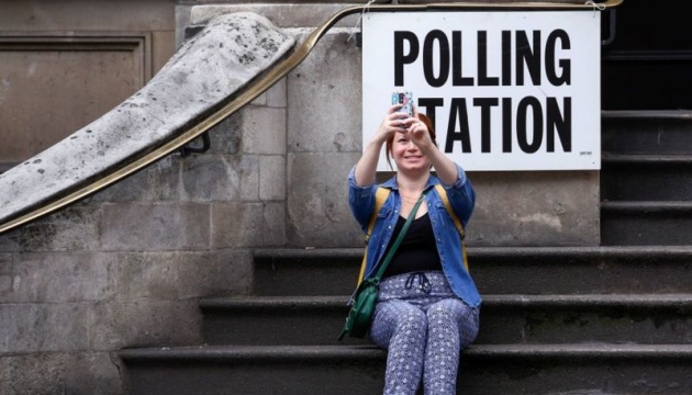 У Британії стартують дострокові парламентські вибори