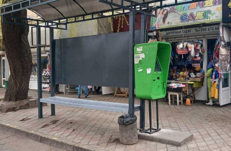 У Чернівцях відремонтували зупинки громадського транспорту