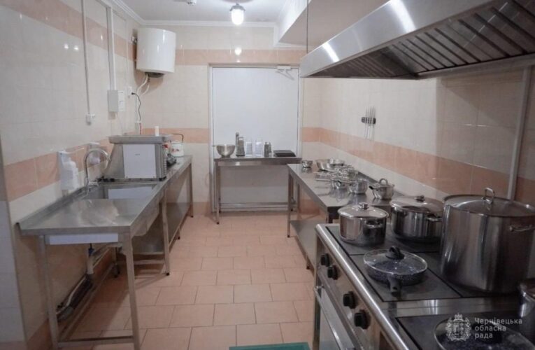 У Чернівецькому обласному перинатальному центрі облаштували нову сучасну кухню