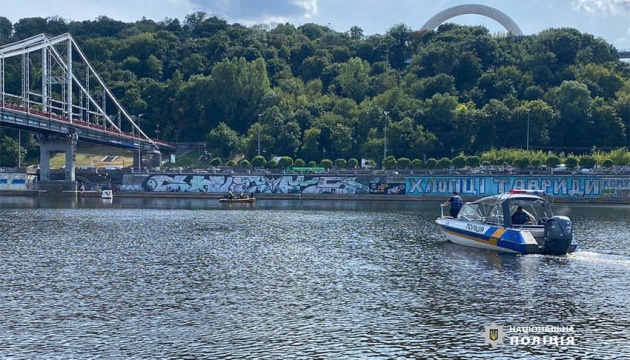 У Києві під час обриву троса на атракціоні перебував 20-річний хлопець - поліція