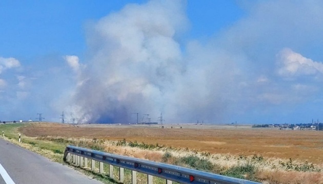 У Криму через пожежу на мисі Чауда вигоріли позиції окупантів - соцмережі