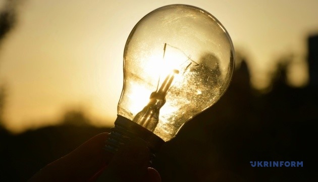 У неділю графіки відключень світла діятимуть впродовж доби
