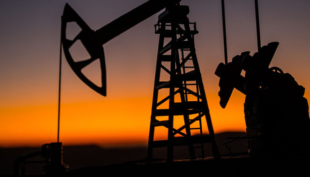 У Туреччині обвалилася нафтова вежа, є загиблий і поранені