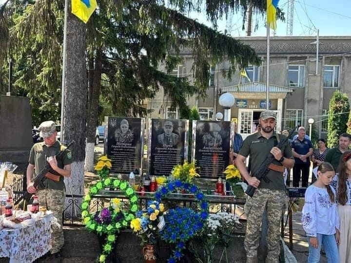 У Ванчиковецькій громаді відкрили меморіальні дошки полеглим воїнам 11 1