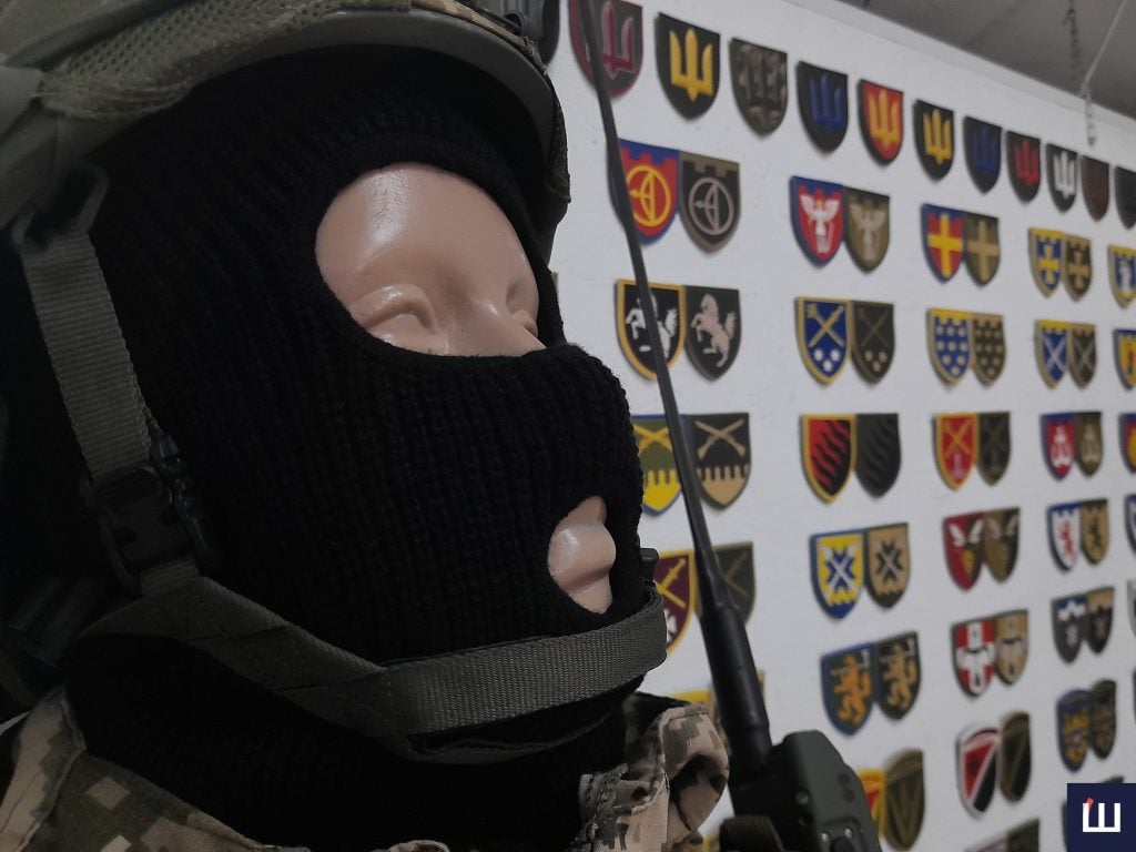 В музеї пам'яті подій російсько-української війни демонструють військову атрибутику, пам’ятки та трагедії війни.