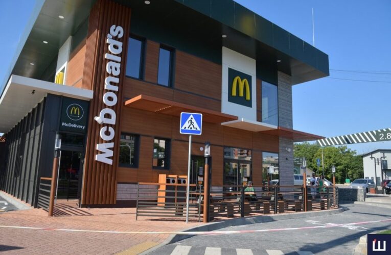 Ускладнить дорожній рух, але платитиме великі податки: що не так з проєктом будівництва Макдональдсу в Чернівцях