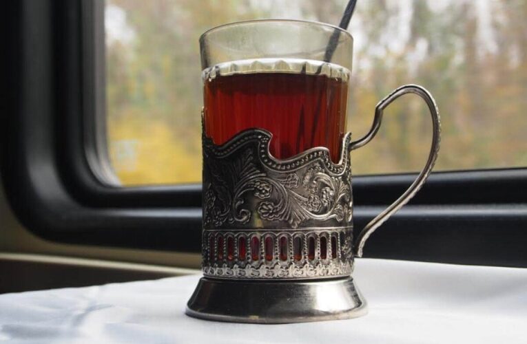 В потягах Укрзалізниці з’явився «бойовий чай»