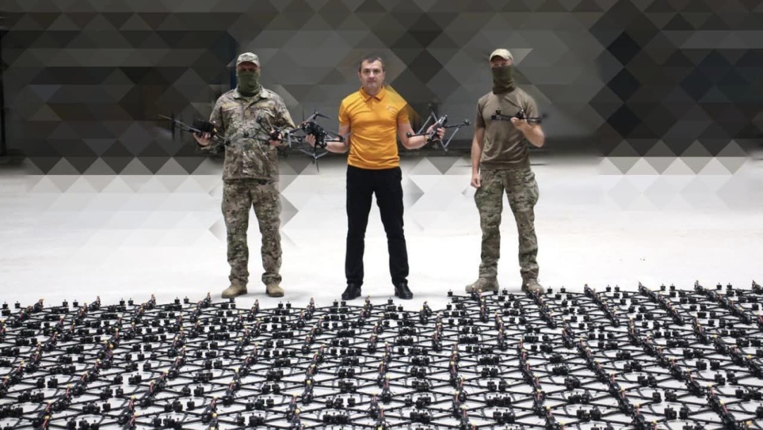 z hmelnickogo na front peredali shhe 300 fpv droniv 808943d