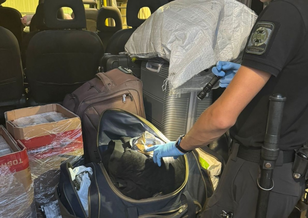 z ukrayini namagalisja vivezti kolekciju starovinnih monet shovanih u ditjachih rechah b313aed