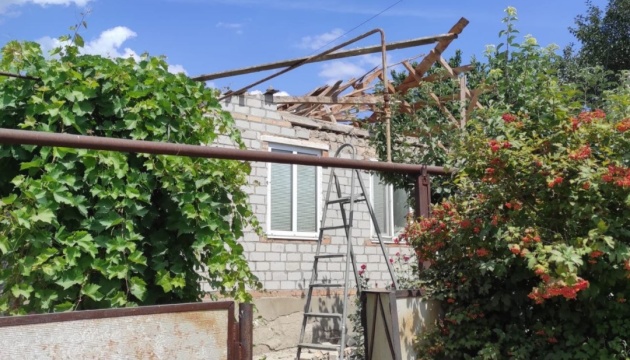 Загарбники майже 20 разів атакували Нікопольщину дронами та артилерією, є поранений