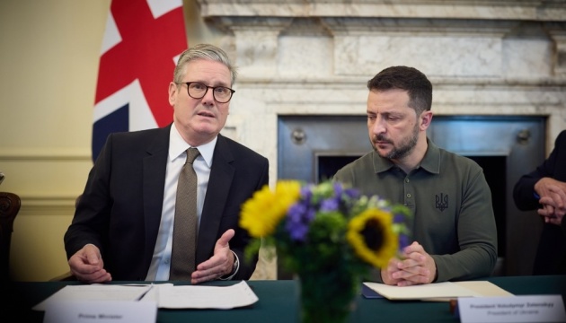 zelenskij na zasidanni urjadu britaniyi mi povinni pozbaviti putina groshej i mozhlivosti virobljati zbroju 14f1664