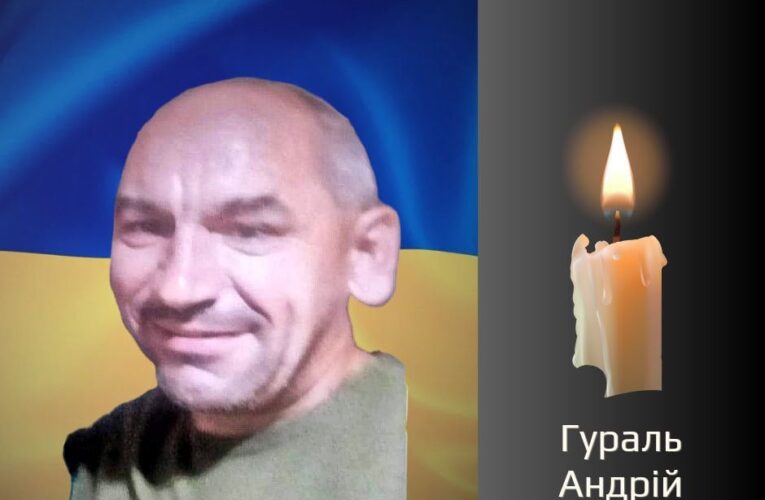 На Буковині прощаються із військовослужбовцем, який загинув на війні з росією