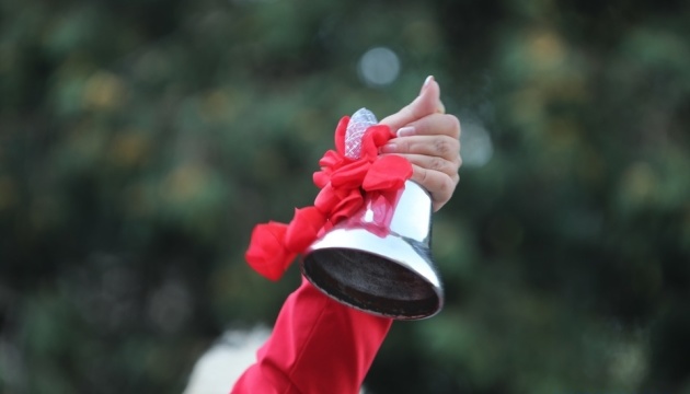 На Луганщині першокласників «посвячують» у створених за радянським зразком «орлят-вереснят»