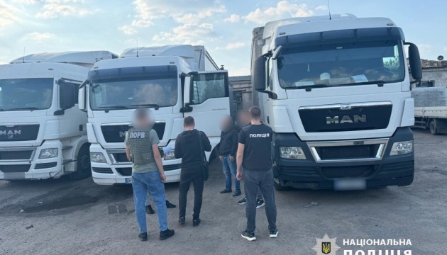 На Одещині поліція перекрила канал виїзду ухилянтів під виглядом водіїв за кордон 