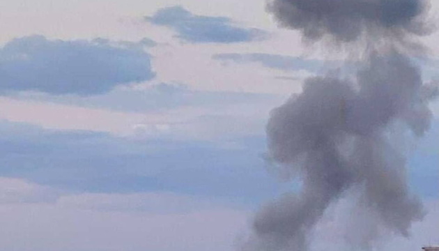 Армія РФ атакувала з дрона автівку в Херсоні, двоє поранених