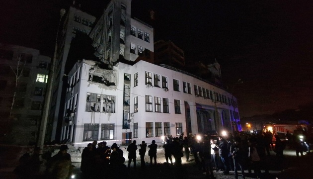 aviaudar po harkovu u derzhpromi zrujnovanij poverh u pidyizdi poshkodzheni 700 vikon 009f93a