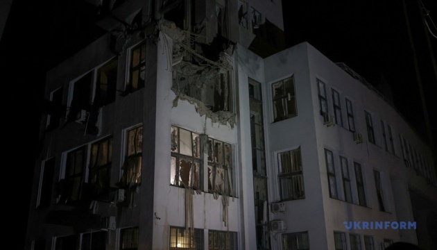 Авіаудар по Харкову: у Держпромі зруйнований поверх у під’їзді, пошкоджені 700 вікон