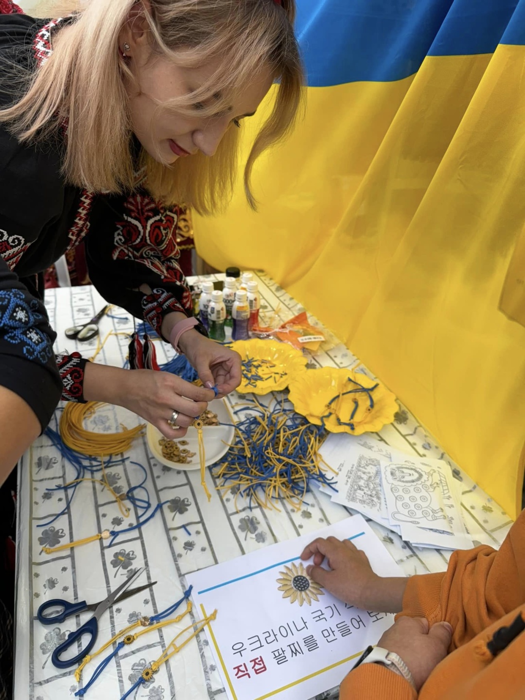 diplomati ta gromada predstavili ukrayinu na kulturnomu festivali u seuli 54947ee