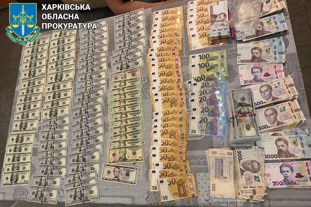 na harkivshhini zatrimali 13 posadovciv jaki za groshi znimali cholovikiv z vijskovogo obliku c410ec0