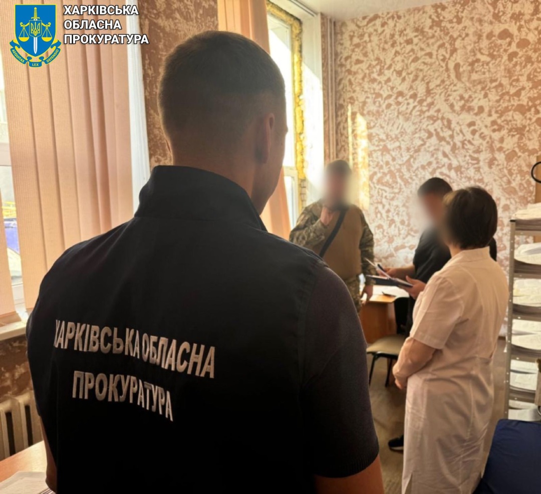 na harkivshhini zatrimali 13 posadovciv jaki za groshi znimali cholovikiv z vijskovogo obliku ec93016