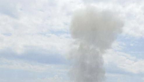 На Херсонщині ворог скинув вибухівку з дрона на авто, є поранений