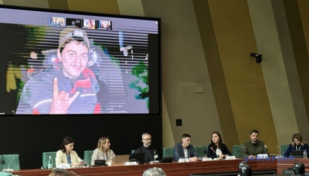 na poljah sesiyi parye svidchili pro rosijski torturi 2ab50ef