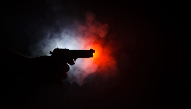 Під Києвом уночі сталася стрілянина біля кафе, поранений поліцейський