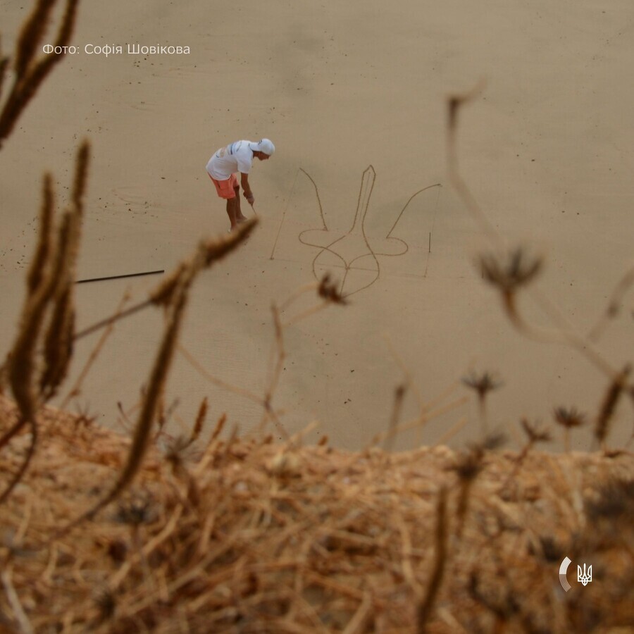 portugalskij hudozhnik po pisku stvoriv robotu prisvjachenu ukrayini 0e920b2