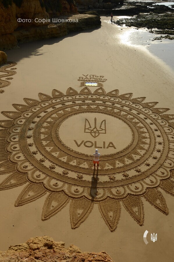 portugalskij hudozhnik po pisku stvoriv robotu prisvjachenu ukrayini 97198e6