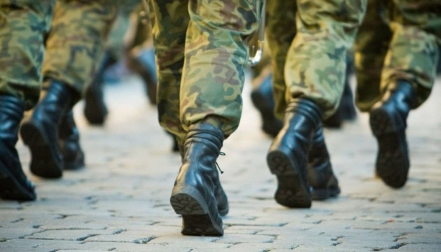 Росія планує набирати до армії 225 тисяч контрактників щороку - ЦПД